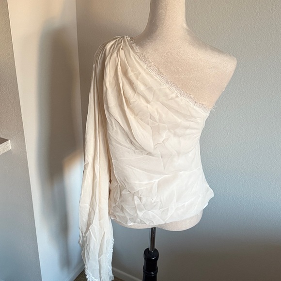 Robert Rodriguez Elegant Cream One-Shoulder Top - Picture 7 of 10